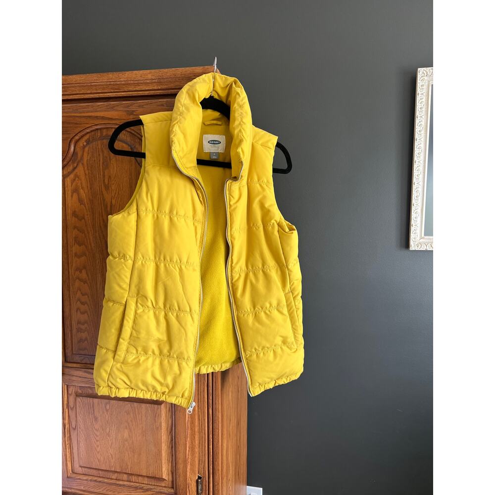 Old Navy Mustard Yellow Puffer Vest Medium M Fleece Lined Sleeveless Jacket Warm